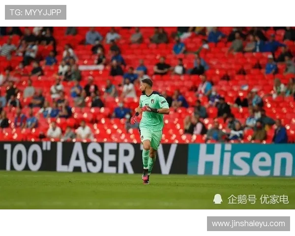 网球界新星横扫赛场连续夺冠引发全球关注